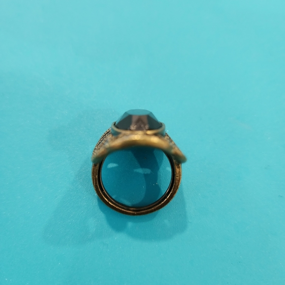 Antique gold tone oval black glass ring, size 7 - Picture 4 of 6